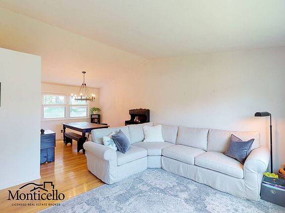 3rd image of 8 Afton Ct