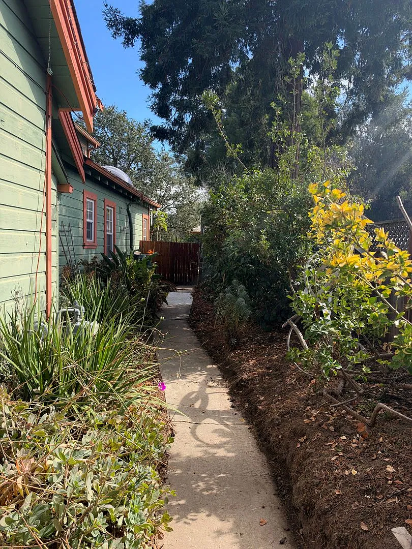 Brand New Upstairs 1 Bedroom ADU with Private Entrance & Backyard Access — Photo 2