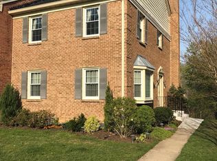 8900 Grandstaff Ct, Springfield, VA 22153