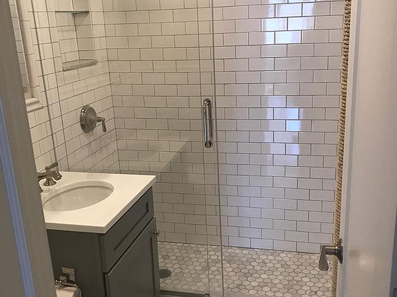 5th image of 205 E 89th St APT 5A