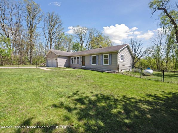 3415 W Needmore Hwy, Charlotte, MI 48813