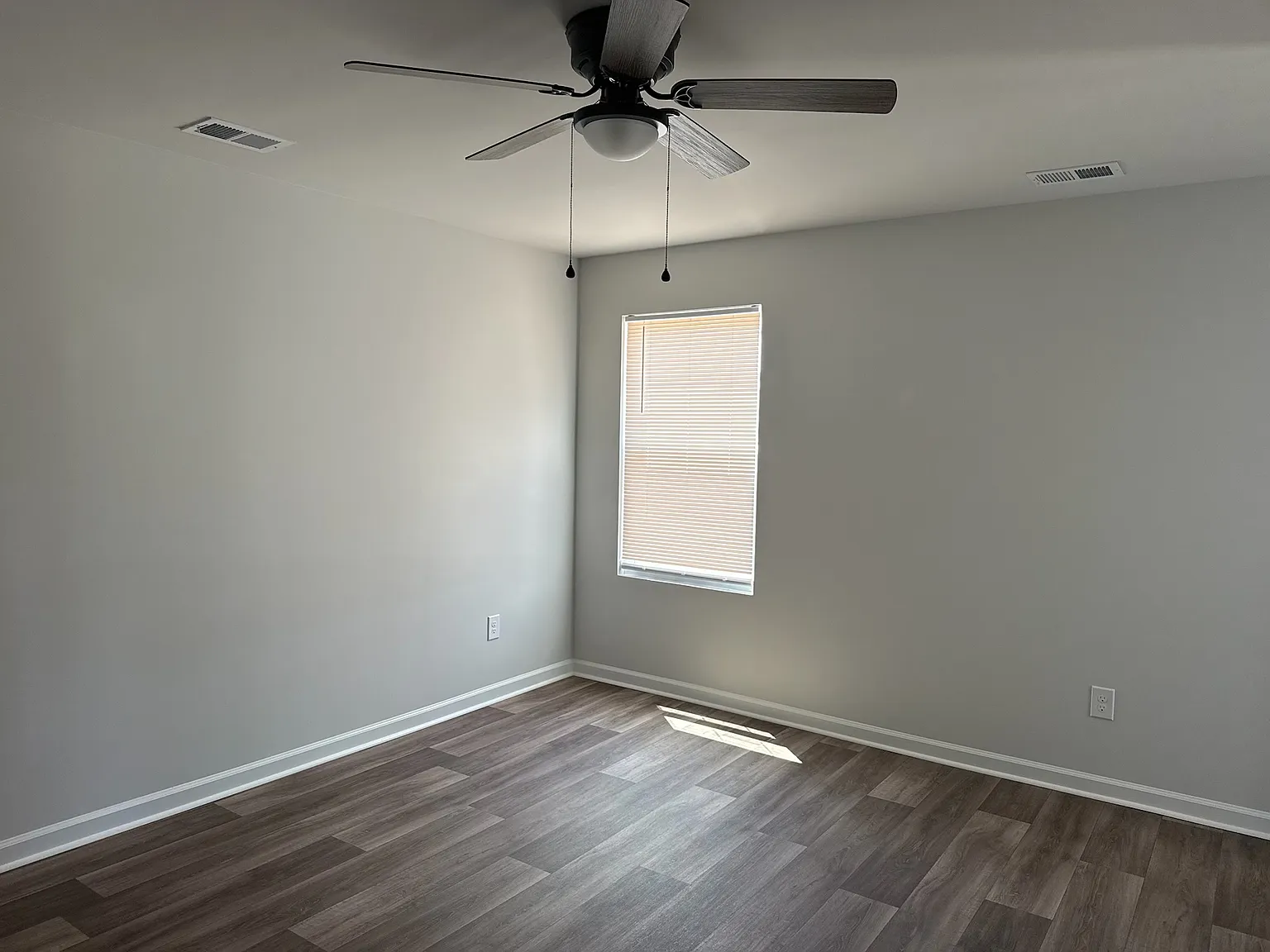 4 bed, 2.5 bath, 1892 sqft, $2,500 — Photo 4