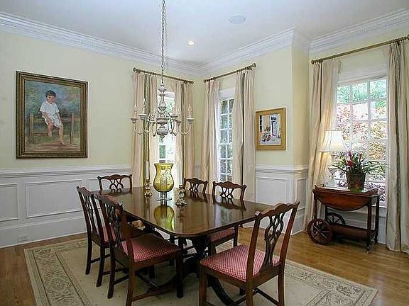 4th image of 3015 Greendale Dr NW
