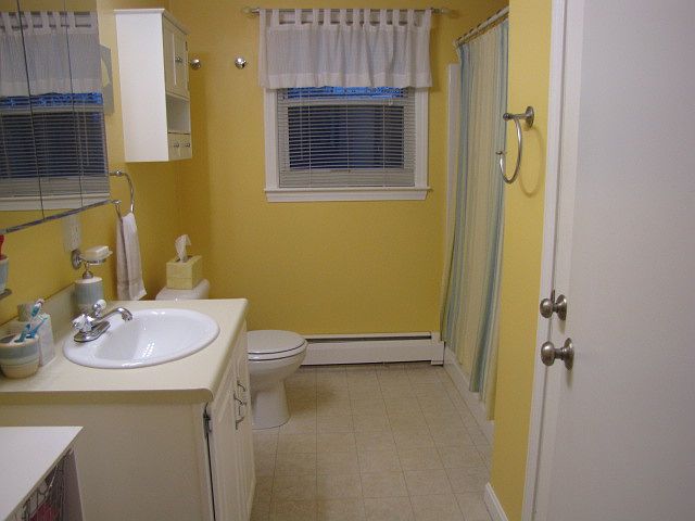 1st Floor Bath
