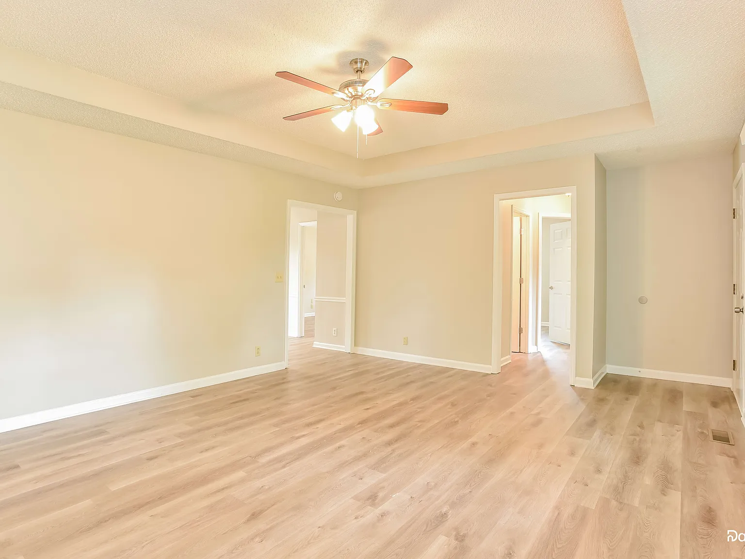 3 bed, 2.0 bath, 1716 sqft, $2,310 — Photo 4