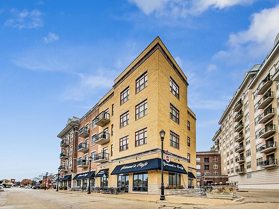 3rd image of 24 W Station St Unit 416