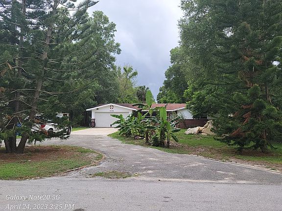 2nd image of 1124 Landers St