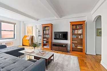 245 East 72nd Street, #6E