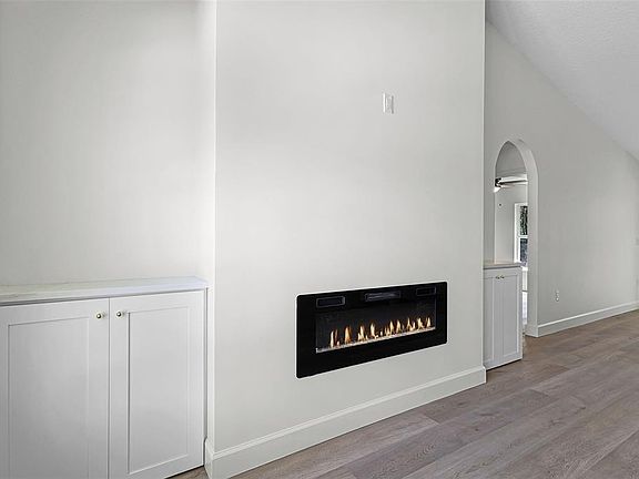 4th image of 320 Kenora Dr