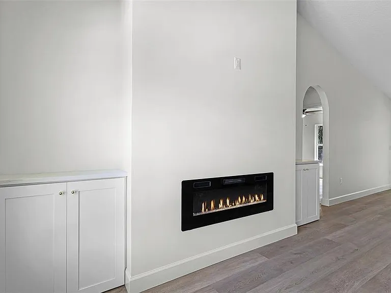 320 Kenora Dr — Photo 4