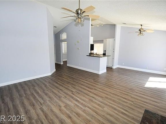 4th image of 5521 Desert Valley Dr