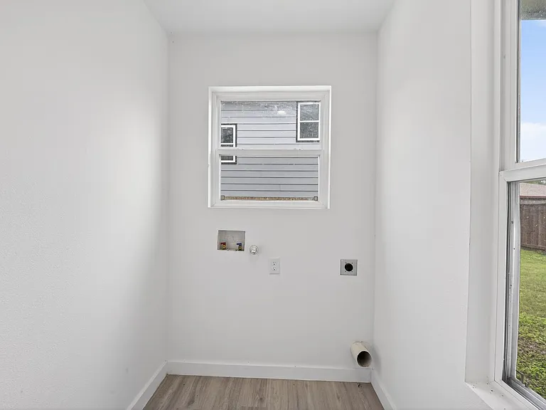 9007 Hilda St — Photo 8