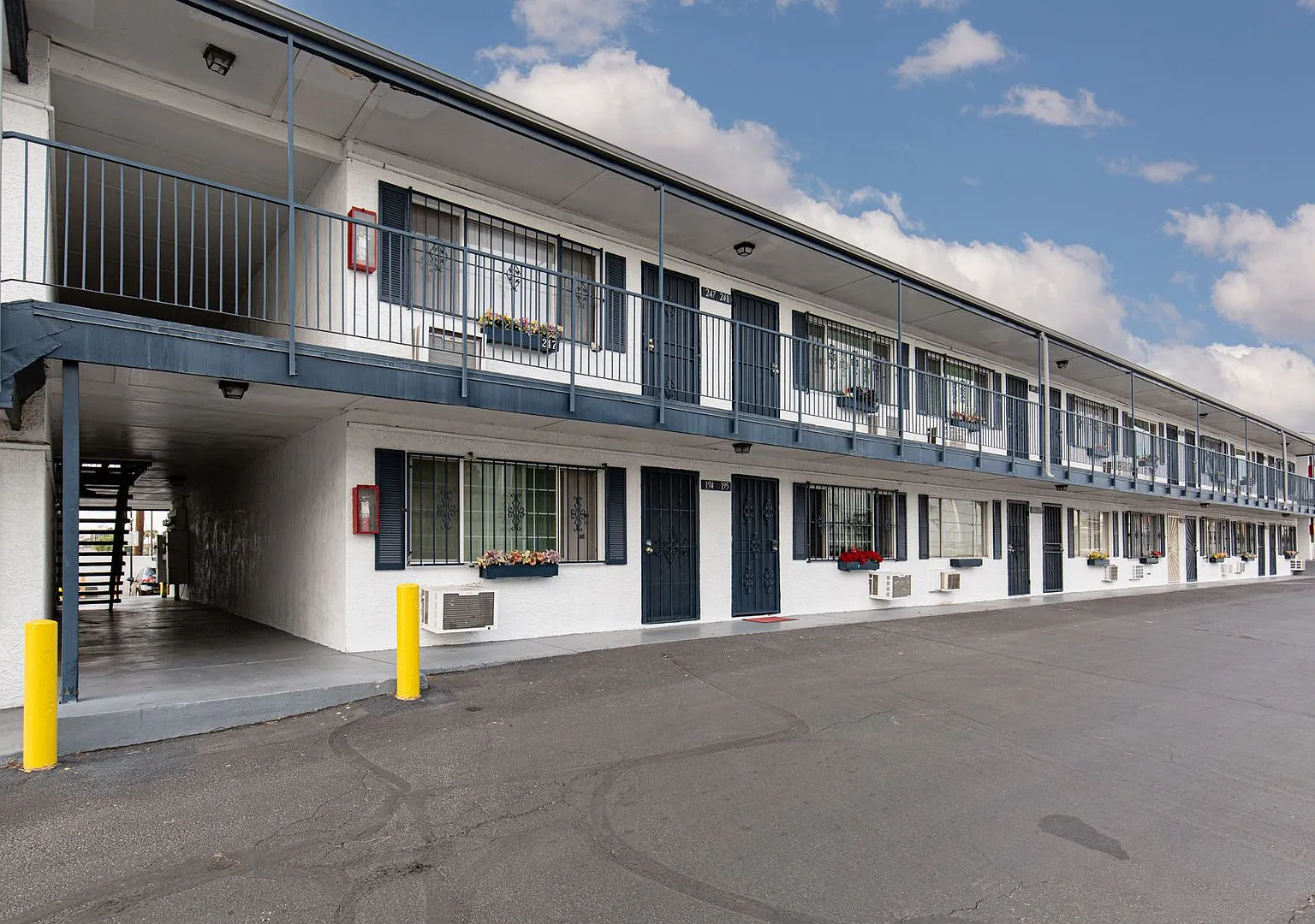 1 bedroom condo near UNLV and the Strip for only $695! — Photo 1