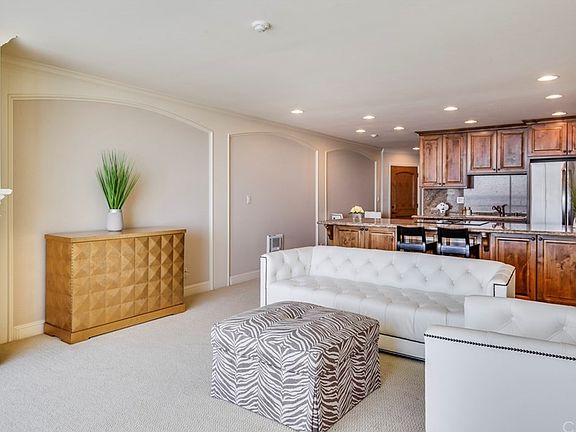 5th image of 615 Esplanade Unit 304