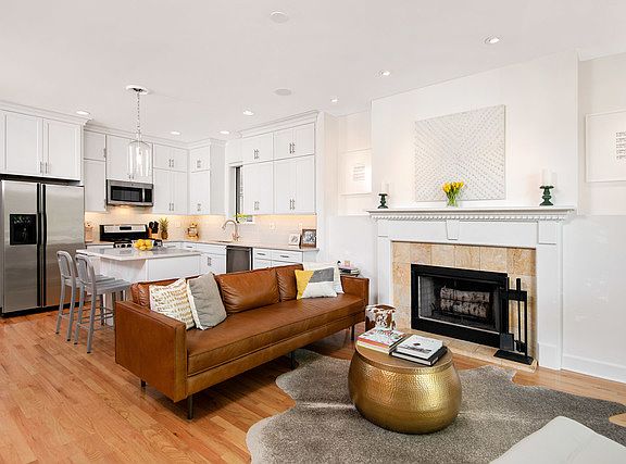 3rd image of 3640 N Bosworth Ave #1N