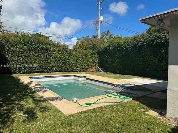 5th image of 1409 Biarritz Dr