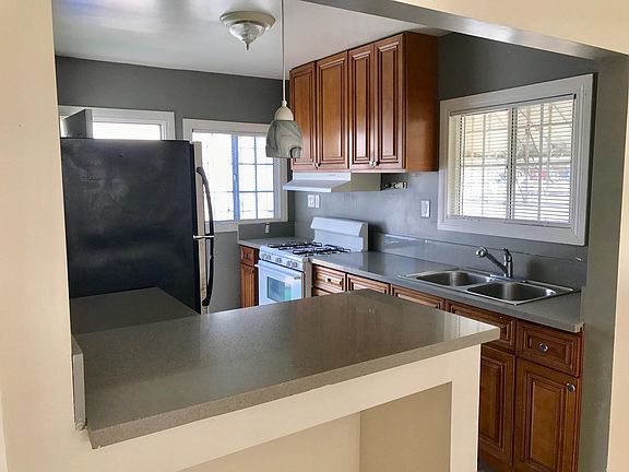 4th image of 5815 Arlington Ave