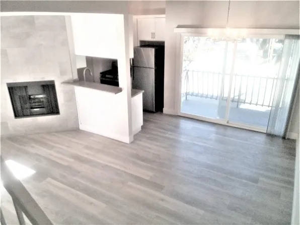 11230 Camarillo St #201, North Hollywood, CA 91602