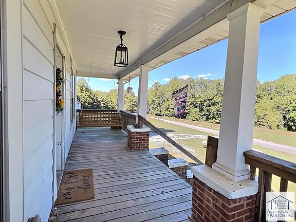3rd image of 77 Mockingbird Ln