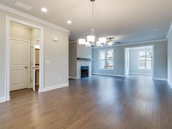 2nd image of 212 Bedford Aly