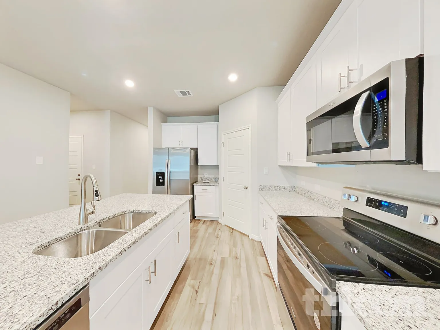 5616 Luna Pass Saint Hedwig TX — Photo 4
