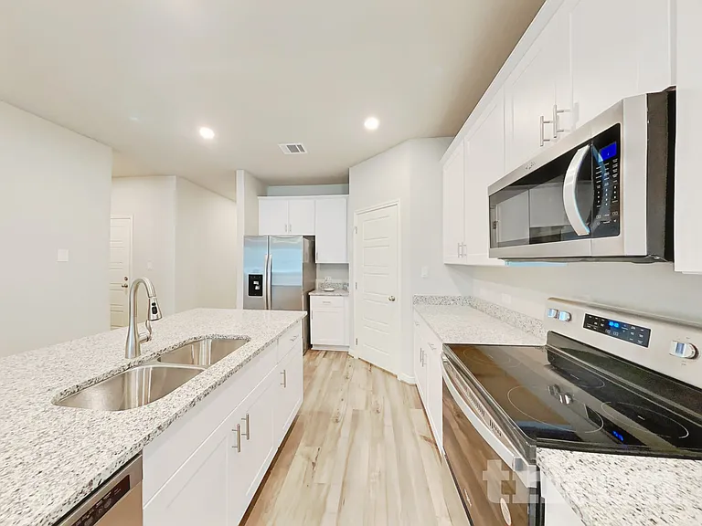 5616 Luna Pass — Photo 4