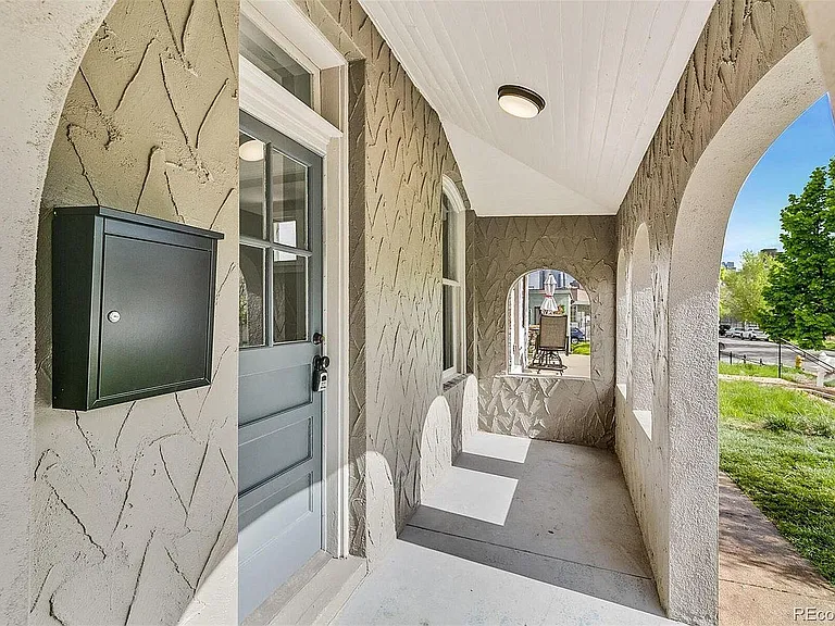 969 Galapago St — Photo 28