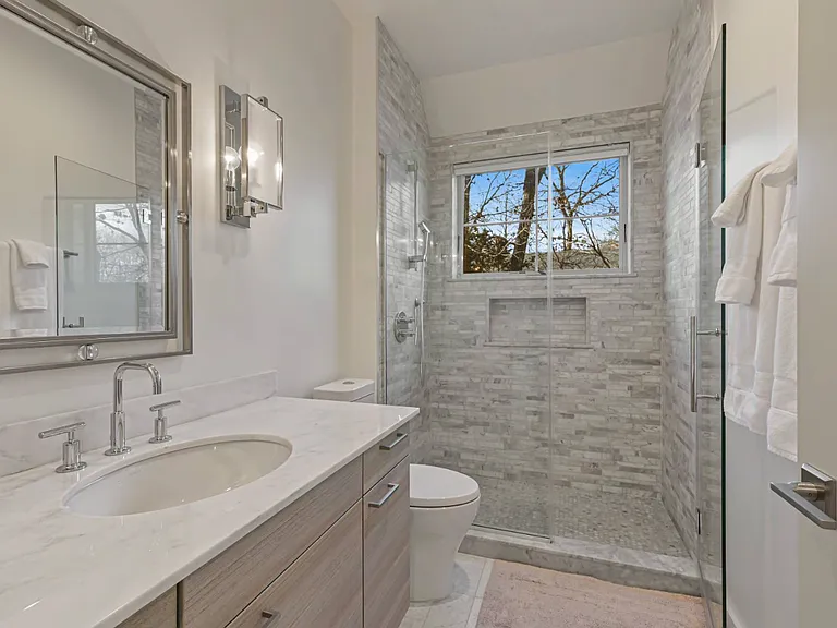 74 Hillside Dr E — Photo 20