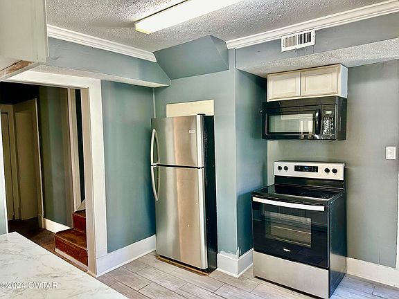 3rd image of 526 Phillips St