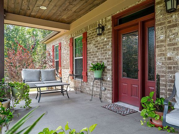 4th image of 313 Makarios Ln