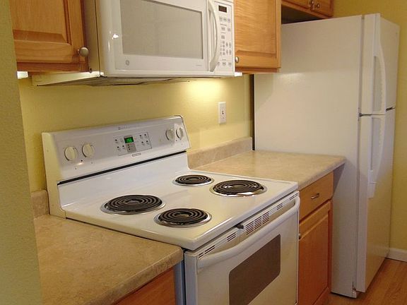 5th image of 12716 NE 144th St APT D104
