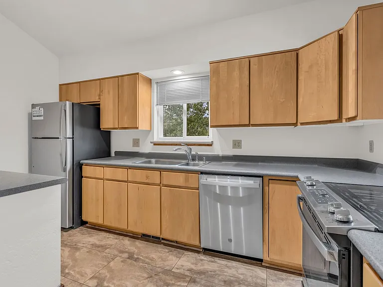 2320 Calumet Cir #B — Photo 7