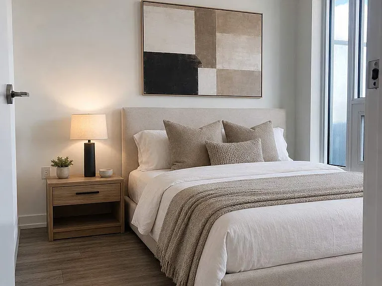 15 Wellington St S #1804 — Photo 1