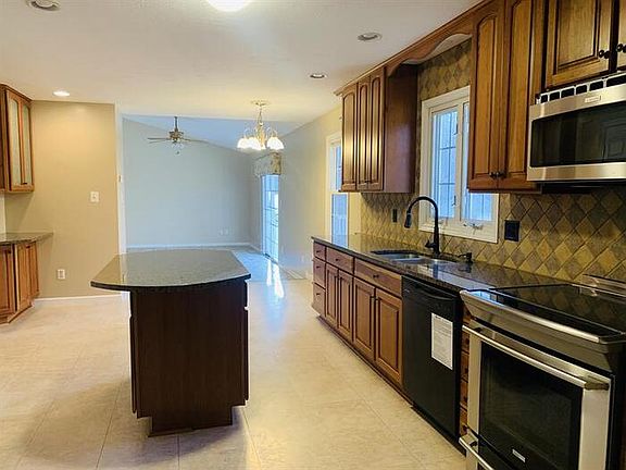 3rd image of 6064 River Forest Dr