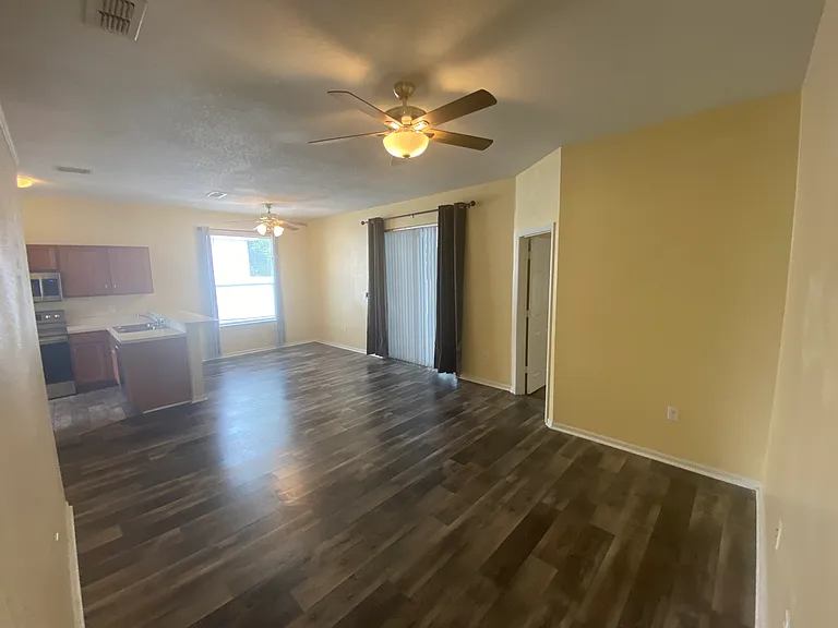302 Bluff Pass Dr — Photo 9