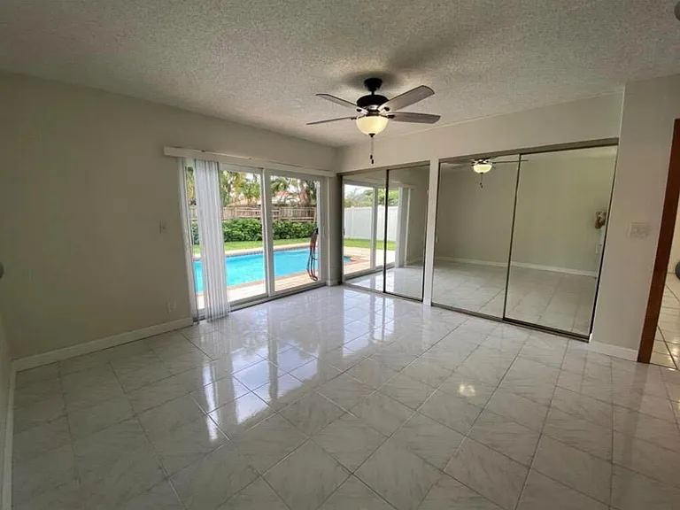1230 SE 14th Dr — Photo 24