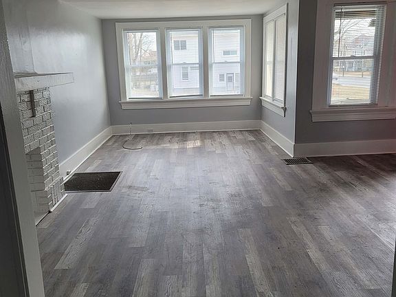 2nd image of 951 Five Oaks Ave