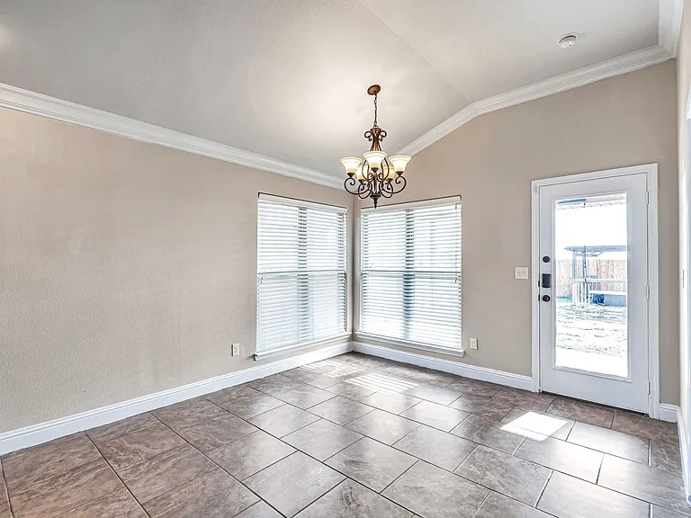 423 O'Rourke St — Photo 5