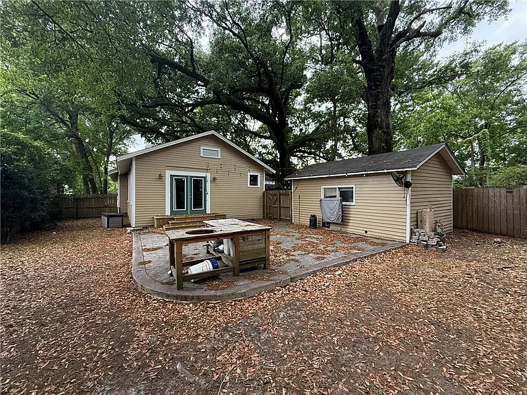 1660 Laurel St — Photo 22