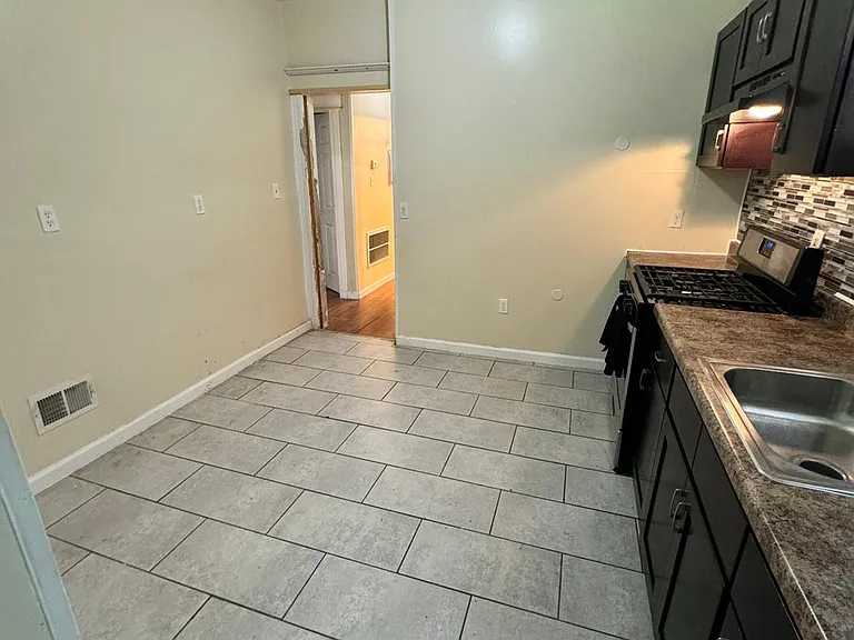 373 S 18th St #1 — Photo 4