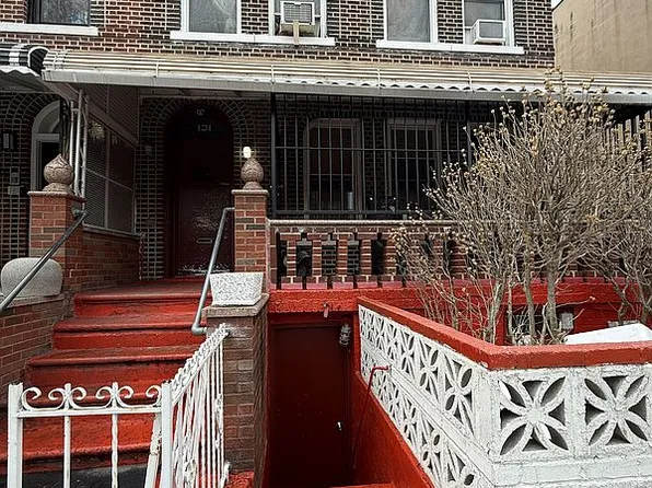 131 E 93rd St, Brooklyn, NY 11212