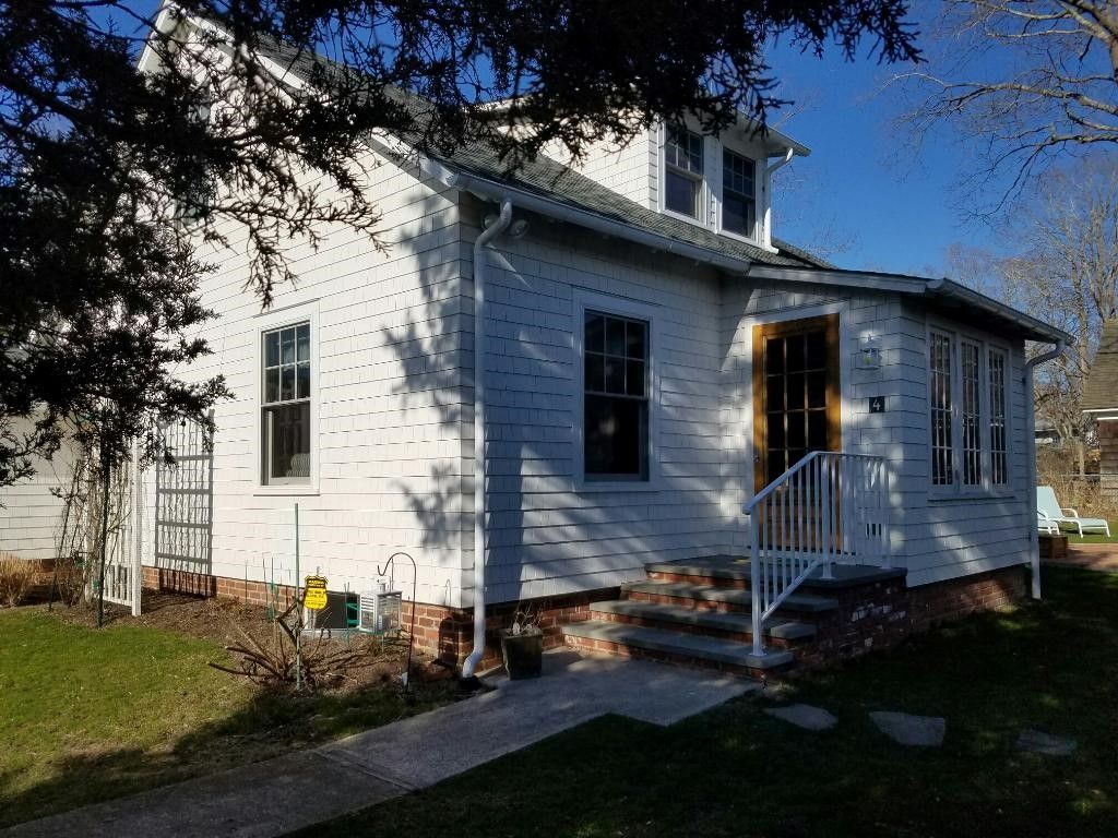 4 Ave in Westhampton Out East