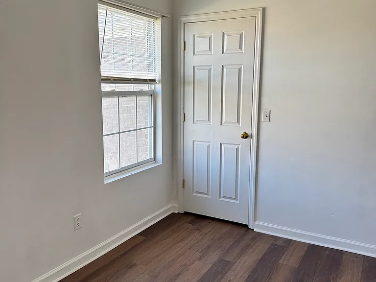 910 Weeping Willow Dr #5 — Photo 10