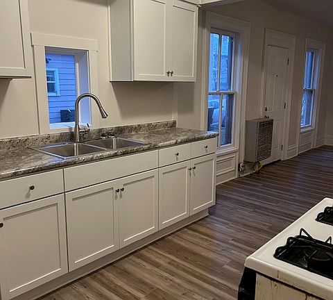 5th image of 313 E Washington St APT 2