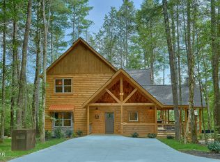 2705 Mossy Creek Ln, Sevierville, TN 37862