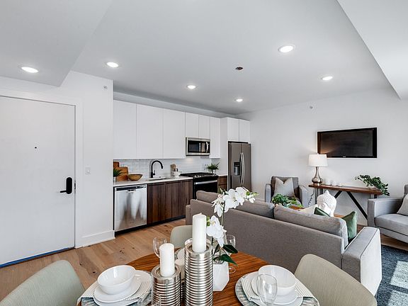 2nd image of 1723 Francis St #104