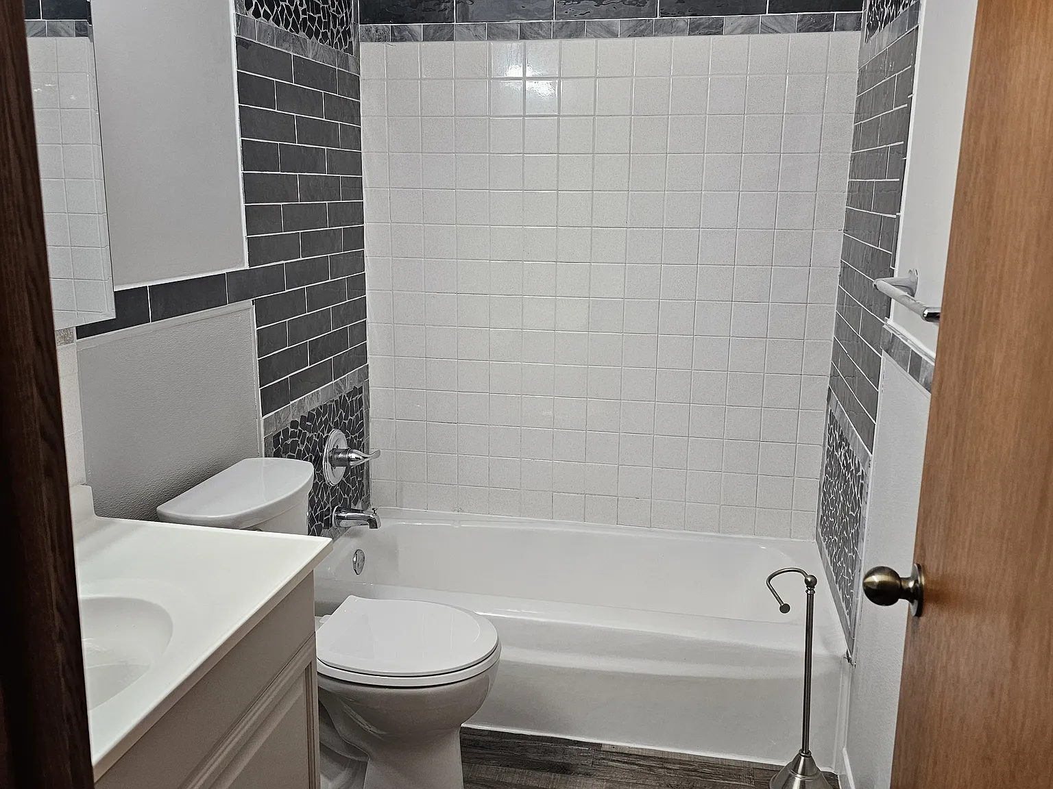 Riverbend Apts of Hastings, LLP — Photo 4