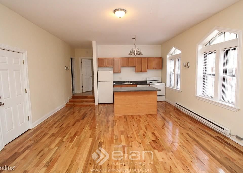 1st image of 635 W Barry Ave APT Garden