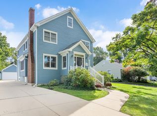 217 S Summit St, Wheaton, IL 60187