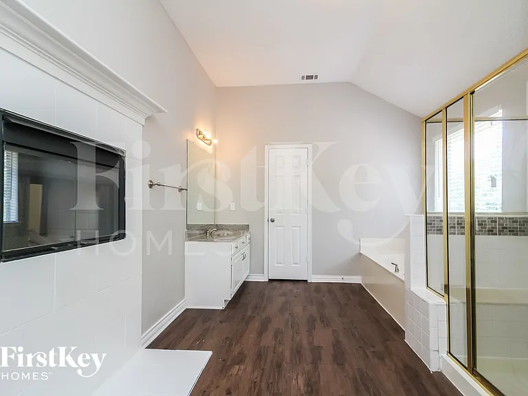 5611 Chimney Rock Dr — Photo 9